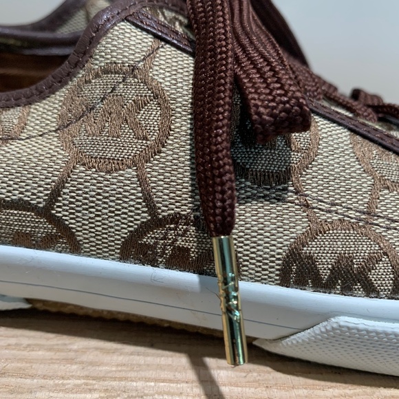 MICHAEL KORS shoes SZ 7  logo signature print lace-up sneakers - Picture 6 of 11